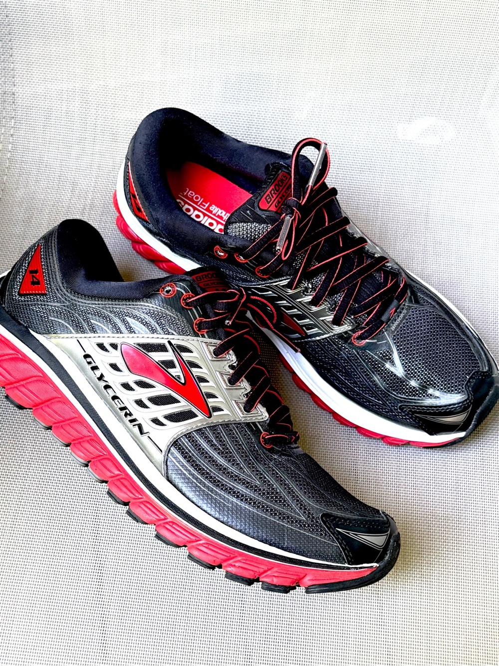 Brooks Glycerin 14 Red Black Running Shoes Sneakers Men’s size 9.5